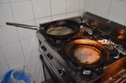 Catania, blatte e cibi mal conservati: chiuso panificio "La Michetta"