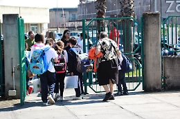 &laquo;Frammenti di eternit alla Sante Giuffrida vicino agli alunni&raquo;
