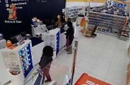 Ragusa, per rubare un elettrodomestico si fa aiutare dalla figlia di 10 anni, smascherata e denunciata