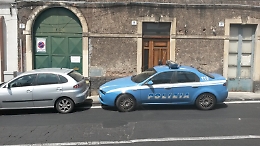 Pago il passo carrabile e anche la polizia si posteggia sulla banchina