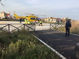 Mascali, cavallo scalcia e ferisce uomo all'addome