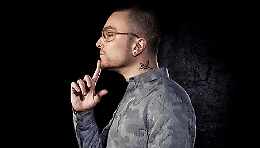 Belpasso, Gué Pequeno incontra fans per firmacopie