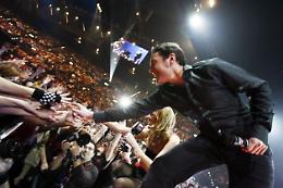 Pizzo agli autisti dei pullman al concerto di Tiziano Ferro: due arresti