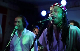 I ritmi berberi e i suoni del deserto degli Chalaban concludono l’Alkantara Fest