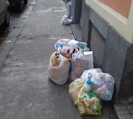 Raccolta rifiuti a intermittenza nell'ex salotto cittadino di Catania