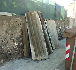 Catania, lastre di amianto lasciate a Barriera in pieno centro abitato
