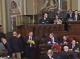 Deputato Udc mostra voto a Miccichè e all'Ars scoppia il caos: votazione da ripetere
