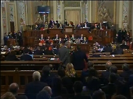 L'M5S attacca: «Servito il “patto dell'arancina” tra Pd e Forza Italia