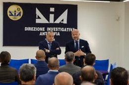 Polizia, il questore di Catania in visita al centro Dia