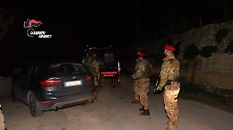 E nei cassetti avevano mezzo milione di euro in contante