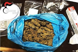 Catania, l'apecar era diventato il “bancone” per vendere marijuana