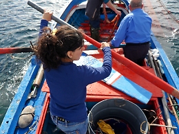 Giusy e Antonella, due sorelle laureate "a pesca" di un lavoro nello Stretto