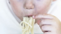 Tragedia a Floridia, bimbo di quattro anni muore soffocato da boccone di pasta