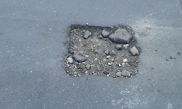 Catania, buca pericolosa in via Terreforti