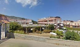 Pollina, via libera all'abbattimento dello «scheletro» di piazza Pertini