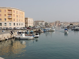 Siracusa, straniero trovato in fin di vita da due turisti al porticciolo