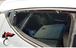 Catania, depreda l'auto di due turisti e scappa: arrestato dopo mezz'ora