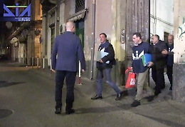 Catania, appalto dei rifiuti truccato in cambio di vacanze e affitto di case