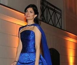 La sindaca Raggi a Roma con abito Balestra come ad un Gran ballo