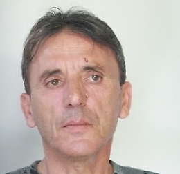 Tenta la fuga con la stessa auto che aveva rubato: arrestato dopo inseguimento