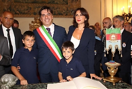 Inaugurata a Catania l'era Pogliese: il neo sindaco si è insediato