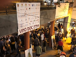 Alle pendici dell'Etna è ancora ViniMilo, festa di calici e di street food