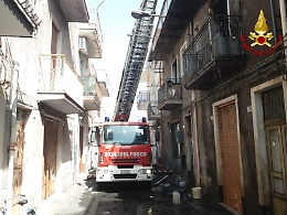 Incendio in una casa a Patern&ograve;: morti due cagnolini, salva la padrona