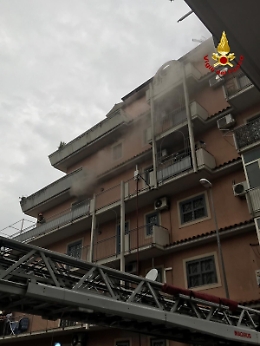 Catania, donna si sente male al rientro a casa scoprendo incendio