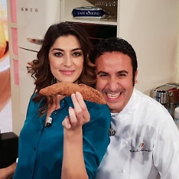 Invito matrimonio Natale Giunta alla Isoardi e lei scoppia a piangere