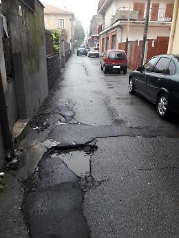 Trecastagni, Via Paganini: "Chi vigila sulla sicurezza stradale"?