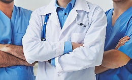 Sciopero medici, a rischio migliaia di interventi: si fermano anche specializzandi