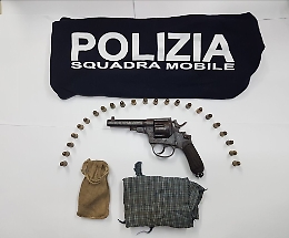 Trovato in possesso di una pistola: anziano nei guai