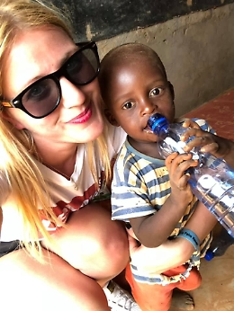 Modella agrigentina in Africa a regalare un sorriso ai poveri