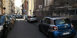 Catania: la "galleria degli orrori" della sosta selvaggia