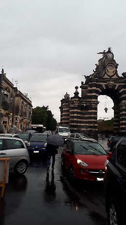 Catania: i paletti dissuasori creano solamente caos