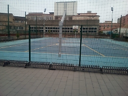 Catania, campetto sportivo di Corso dei Martiri: sono già scomparse le porte