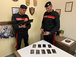 Sopra l'armadio nascondeva un chilo di hashish: un arresto a Ballar&ograve;