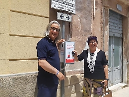 Sei rimasto senza batteria nello smartphone? A Naro puoi ricaricarlo in strada