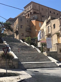 Ultimati i lavori di riqualificazione e messa in sicurezza della scalinata di via Spinuzza