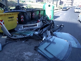 Catania: rifiuti ingombranti abbandonati.