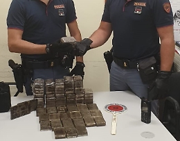 Nella camera da letto nascondeva quasi un chilo di hashish: un arresto a Palermo