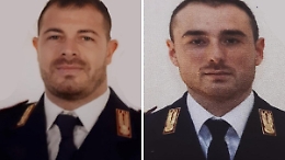 Catania, fiaccolata in questura
per i poliziotti uccisi a Trieste