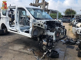 Vittoria, auto rubate e rottamate a buon prezzo: padre e figlio denunciati