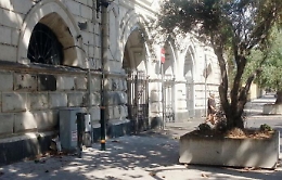 Truffe e operai in "nero" al cimitero di Catania:  sette denunciati
