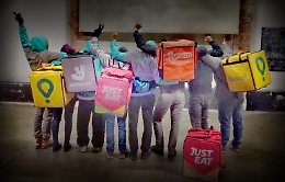 Vita da rider in Sicilia: «Pochi soldi, molti rischi ma tanta dignità»