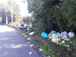Aci Catena (CT) : i soliti incivili che abbandonano la spazzatura.