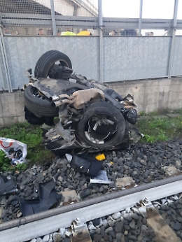 Incidente Belpasso, l'auto si è spezzata in due