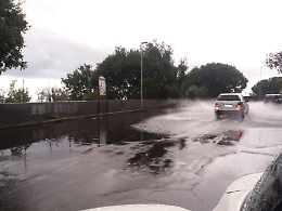 Catania: tratto di strada allagato a Trecastagni