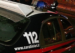 Catania: pubblica annunci sul web e fa prostituire la moglie di un amico