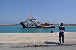 Sbarco a Pozzallo: arrestati scafisti. Sui loro gommoni 210 migranti